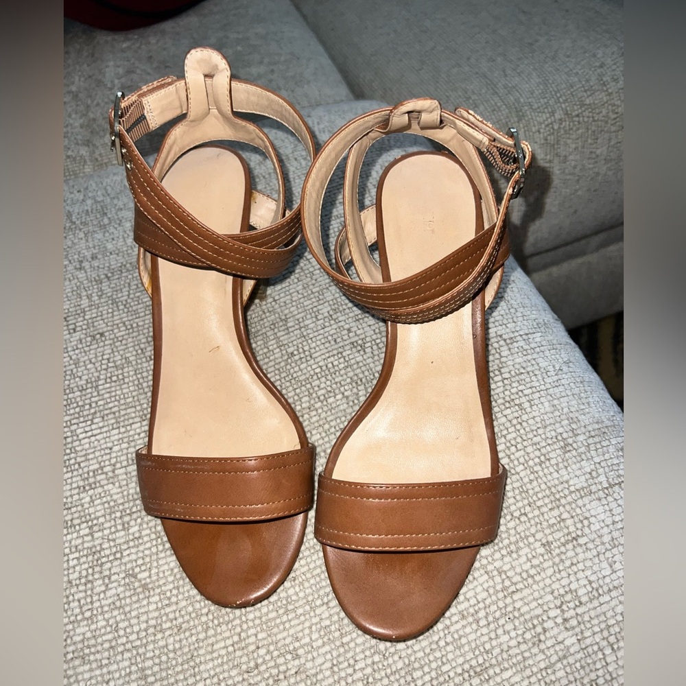 Apt. 9 Elegant Brown Strappy Women's Heels. Great condition. Size 8